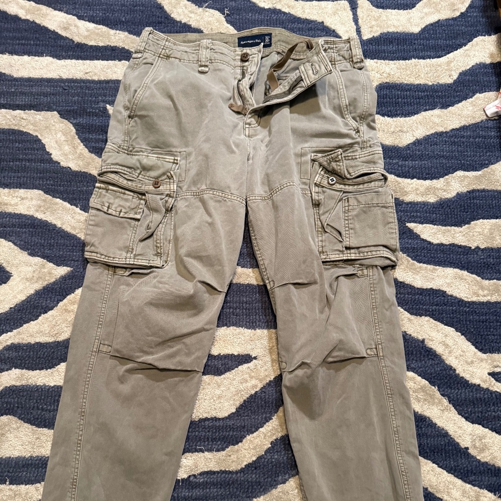 *Vintage* Abercrombie & Fitch Men's Cargo Pants. Size 32x30. Army Green.